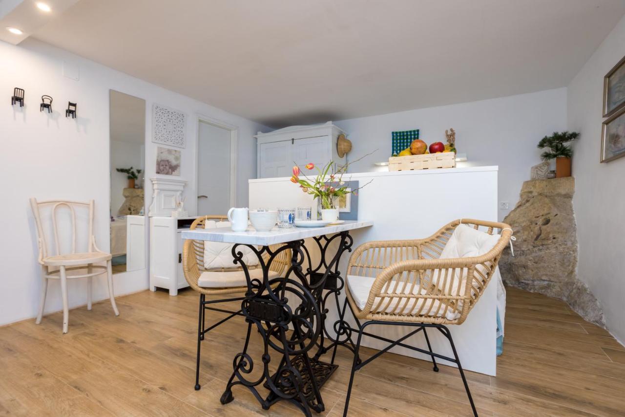 Charming Studio Apartment At House Rustica With Terrace And Nearby Parking Punat Exteriér fotografie
