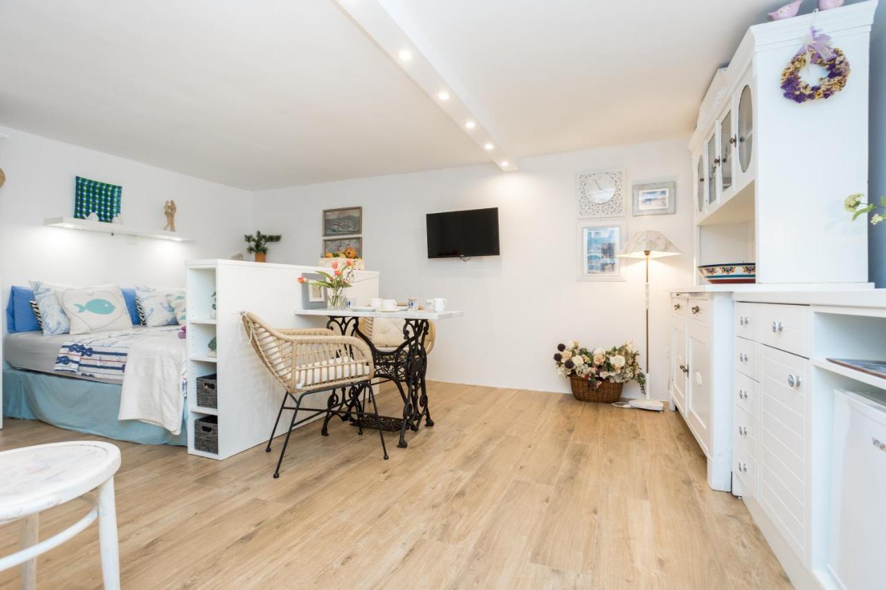 Charming Studio Apartment At House Rustica With Terrace And Nearby Parking Punat Exteriér fotografie