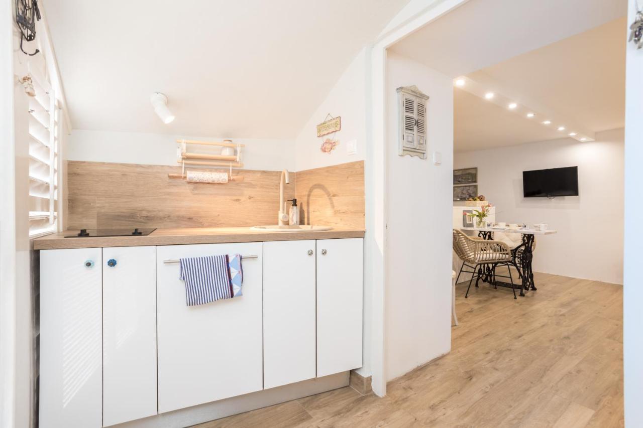 Charming Studio Apartment At House Rustica With Terrace And Nearby Parking Punat Exteriér fotografie
