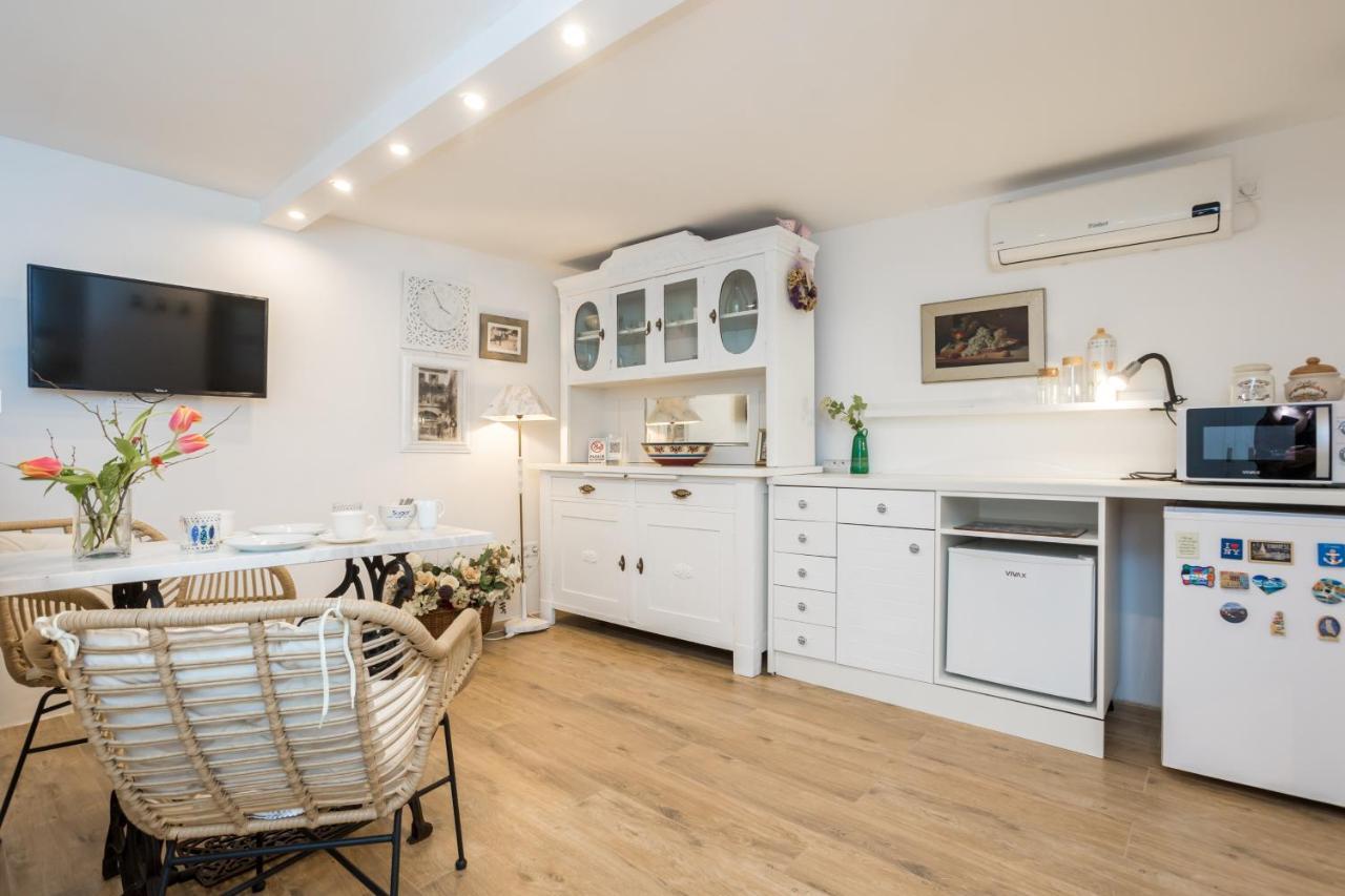 Charming Studio Apartment At House Rustica With Terrace And Nearby Parking Punat Exteriér fotografie