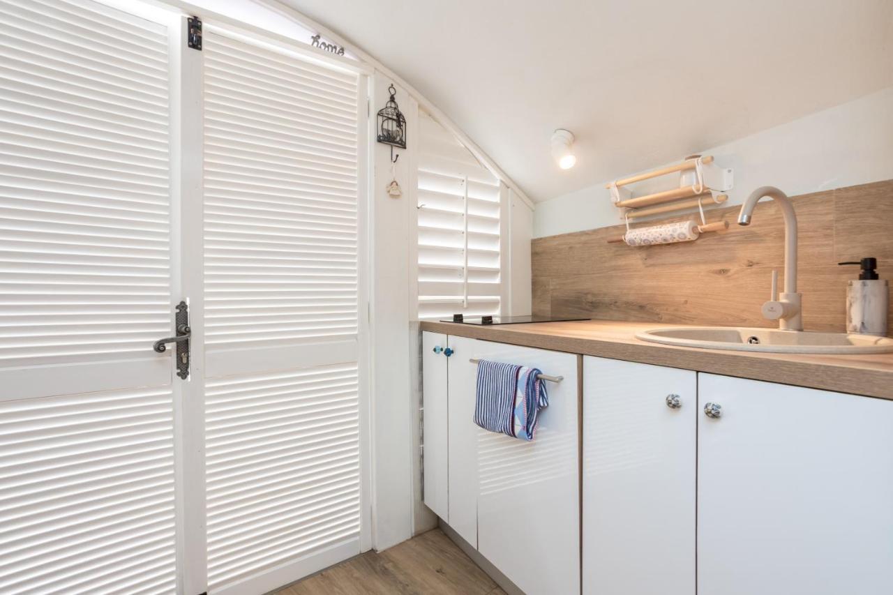 Charming Studio Apartment At House Rustica With Terrace And Nearby Parking Punat Exteriér fotografie