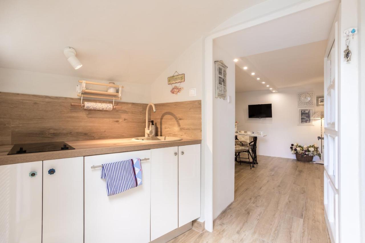 Charming Studio Apartment At House Rustica With Terrace And Nearby Parking Punat Exteriér fotografie