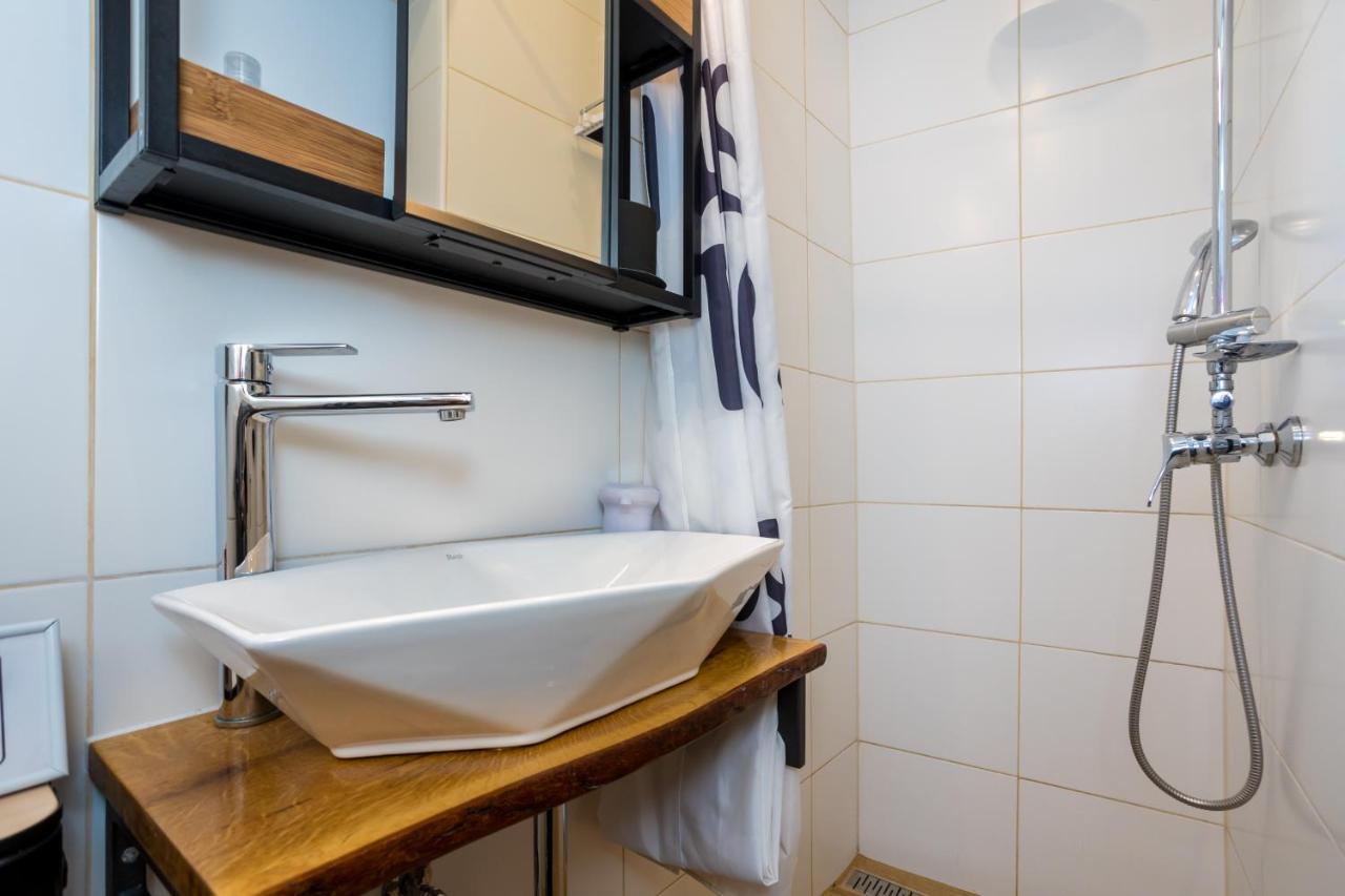Charming Studio Apartment At House Rustica With Terrace And Nearby Parking Punat Exteriér fotografie