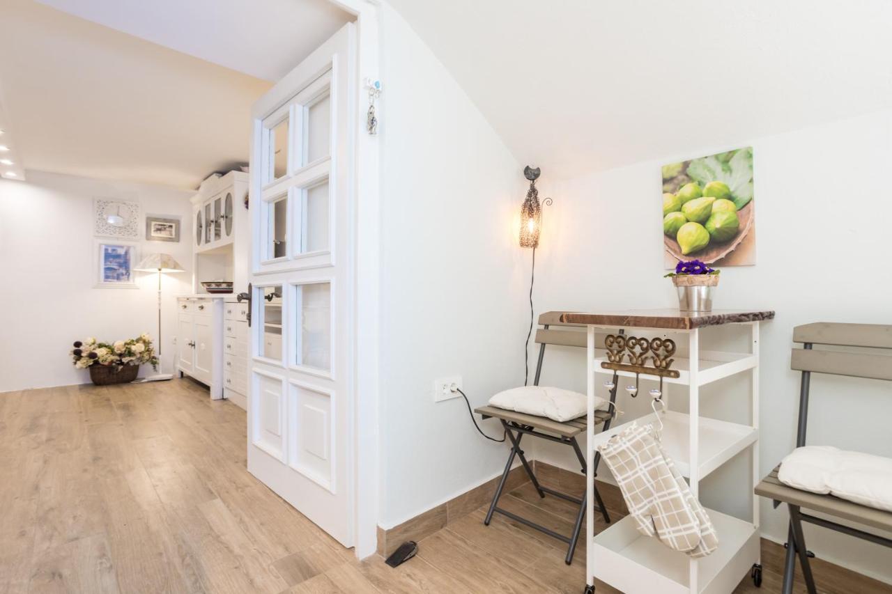Charming Studio Apartment At House Rustica With Terrace And Nearby Parking Punat Exteriér fotografie