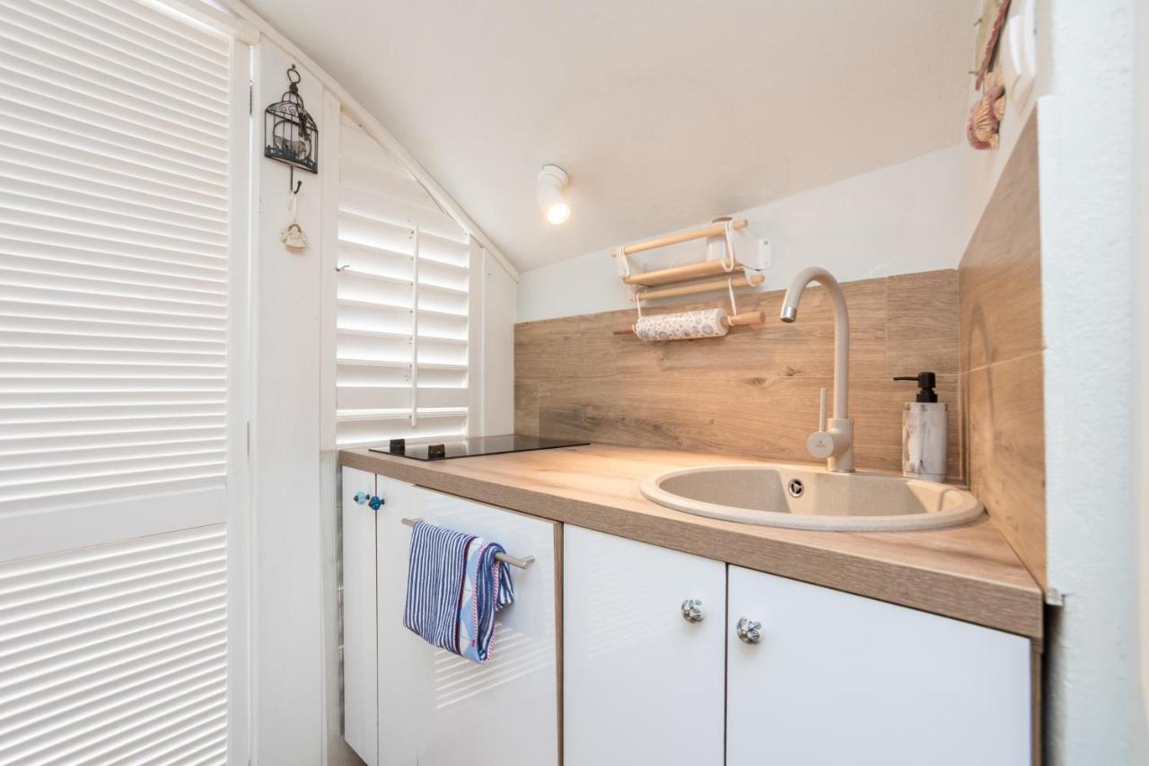 Charming Studio Apartment At House Rustica With Terrace And Nearby Parking Punat Exteriér fotografie