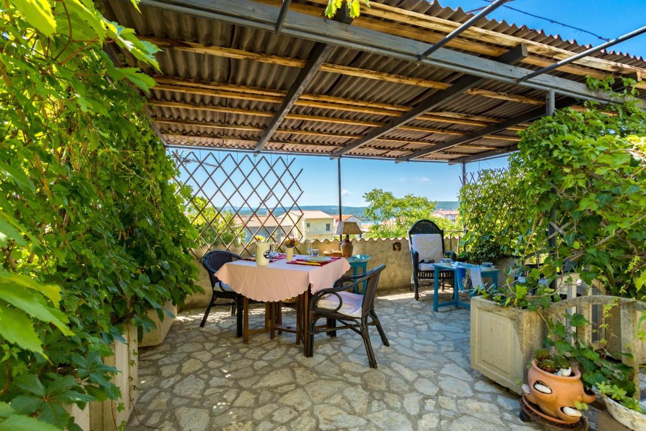 Charming Studio Apartment At House Rustica With Terrace And Nearby Parking Punat Exteriér fotografie