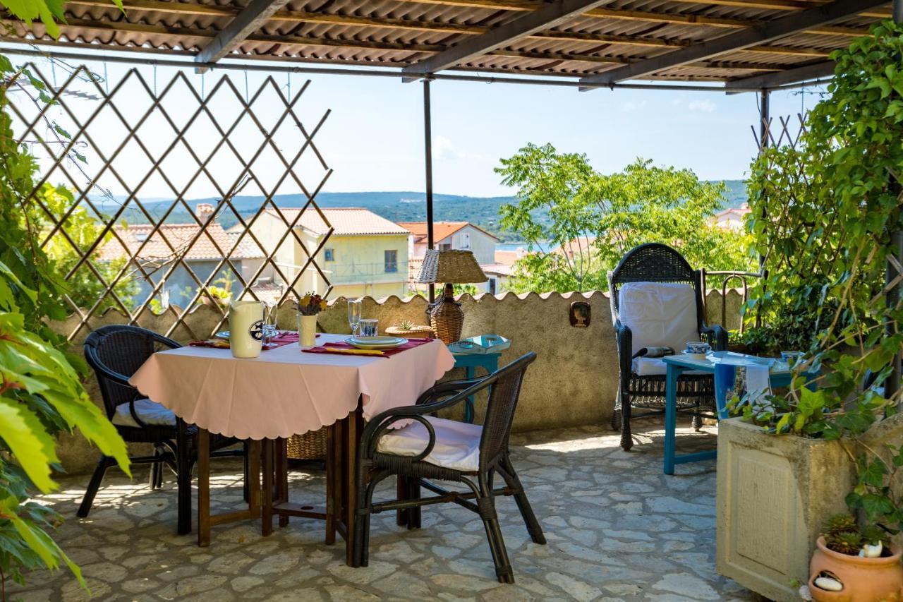 Charming Studio Apartment At House Rustica With Terrace And Nearby Parking Punat Exteriér fotografie