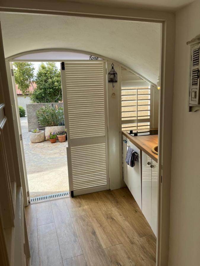 Charming Studio Apartment At House Rustica With Terrace And Nearby Parking Punat Exteriér fotografie